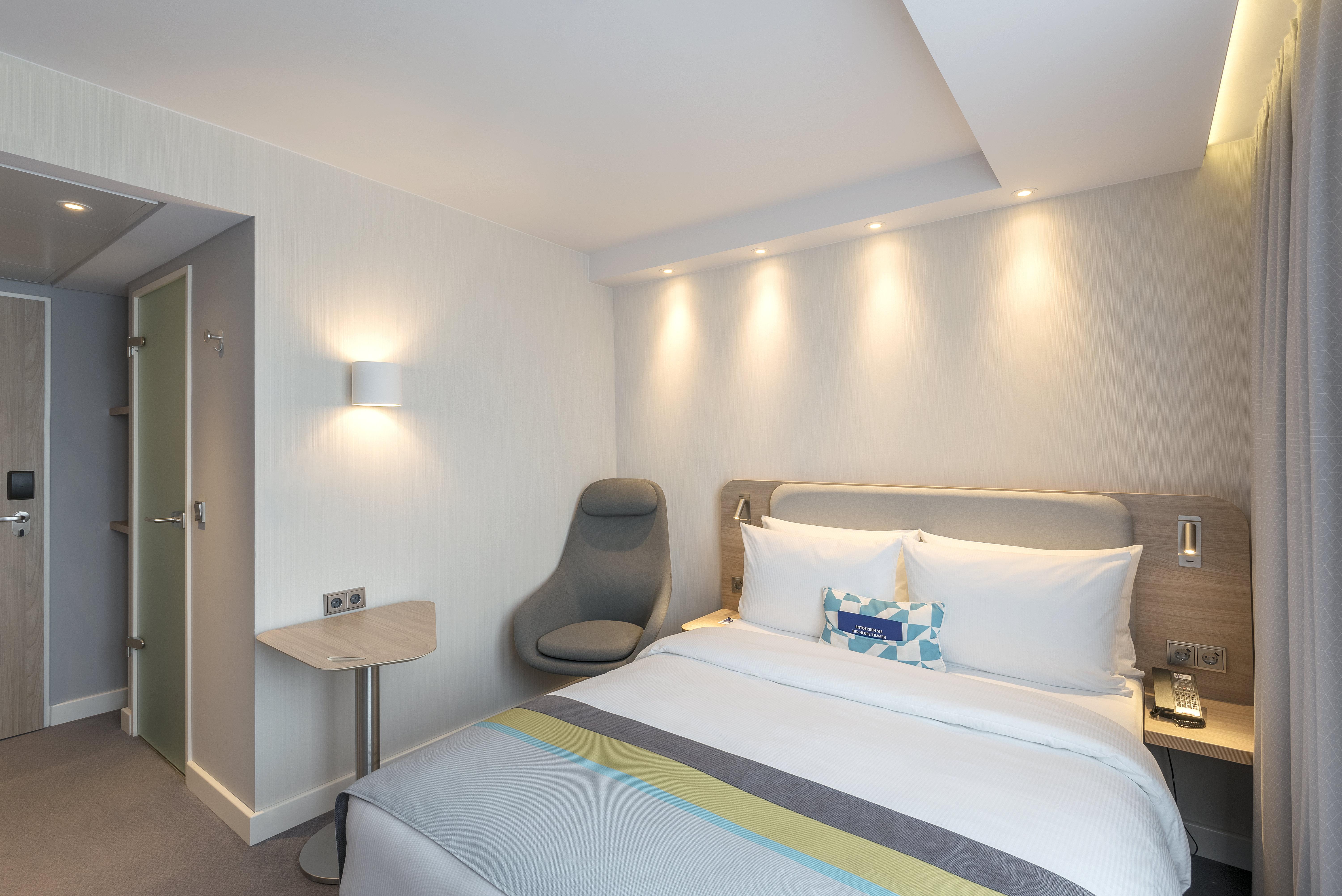 Holiday Inn Express - Cologne - City Centre Exterior photo